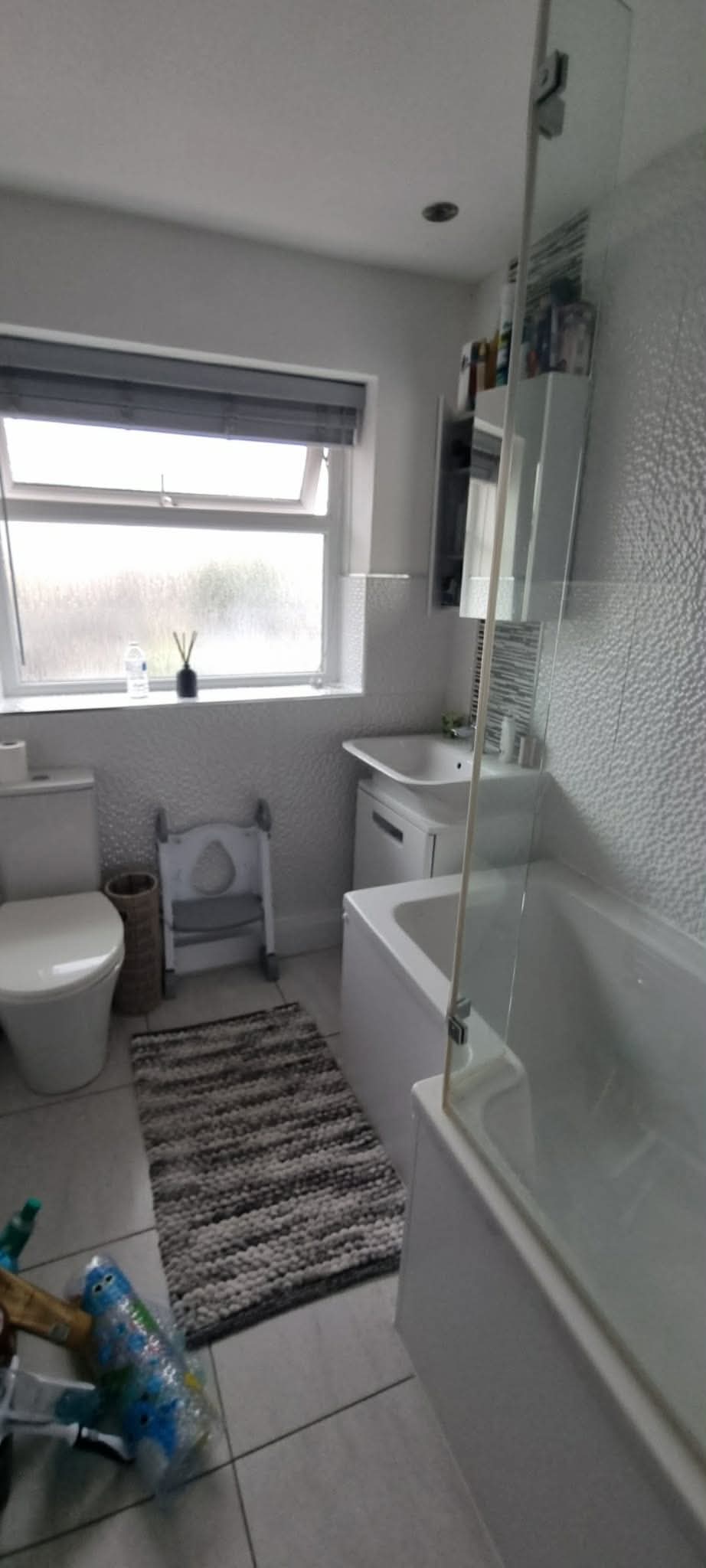 Bathroom before a MooreCleans clean